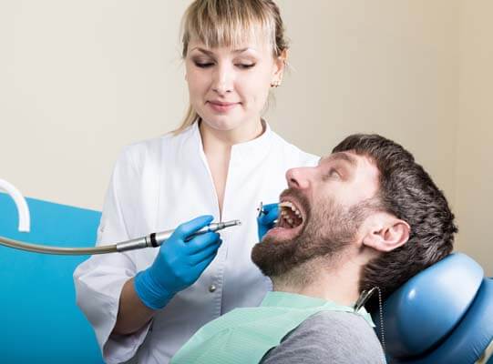 How a Cosmetic Dentist Can Improve Your Smile