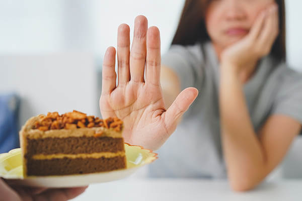 cake and lady 